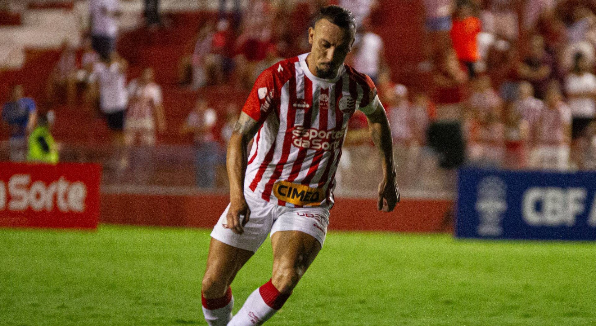 Imagem de Paulo Sérgio em ação pelo Náutico
