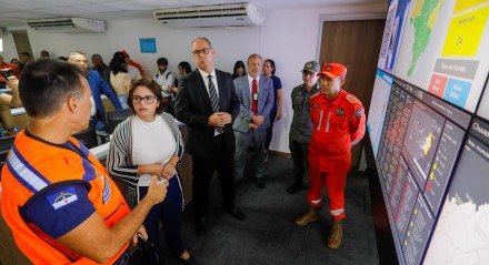Priscila Krause acompanha crise da chuva na Agência Pernambucana de Águas e Clima (Apac)