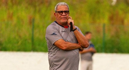 Hélio dos Anjos durante treino no Náutico