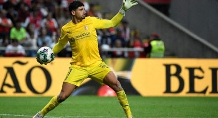 Tricolor quer um arqueiro para disputar titularidade com Volpi e voltou ao mercado por um antigo alvo, que quase fechou antes mesmo do atual camisa 1.