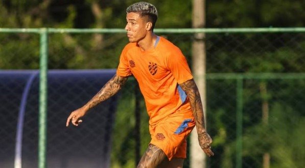 Carlos Alberto, atacante do Sport, em ação no treino