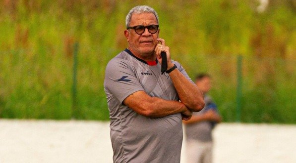 Hélio dos Anjos durante treino no Náutico