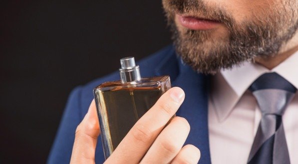 Perfumes com cheiro de homem rico: 4 opções que surpreendem 
