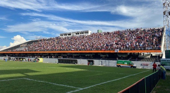 Torcida do Santa Cruz no setor visitante do Lacerdão