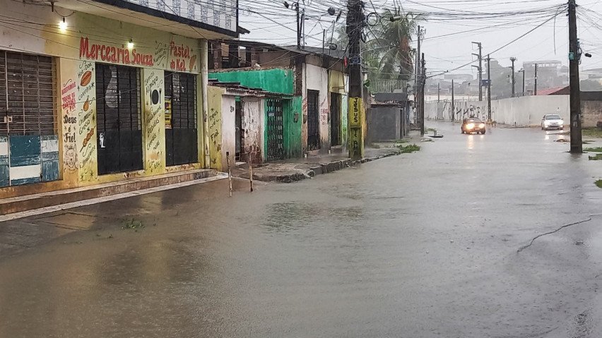 Chuvas causam transtornos na Região Metropolitana do Recife