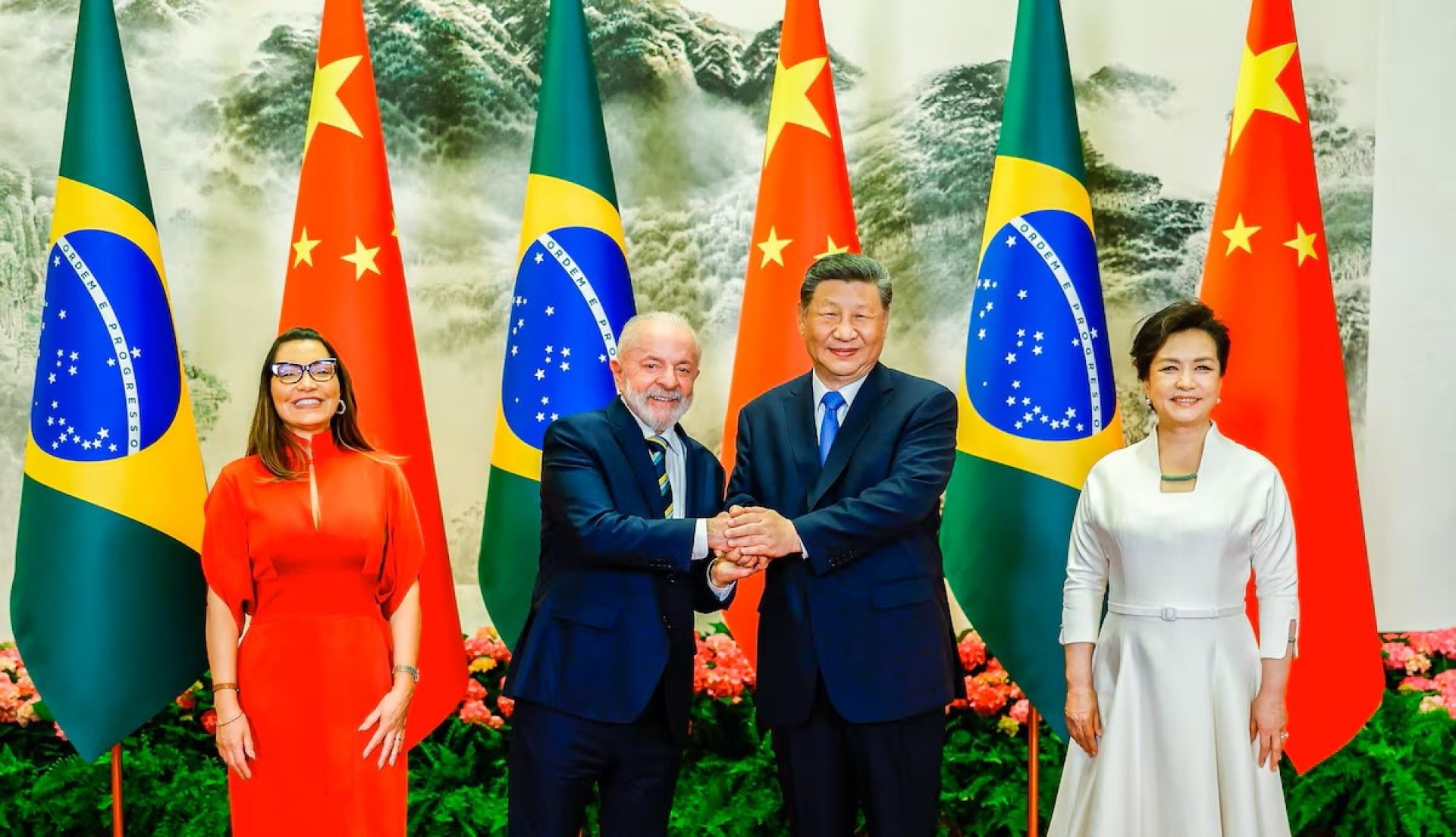 Lula assume pedido de ajuda a Xi Jinping para discutir a questão digital proposta por Janja num jantar de gala