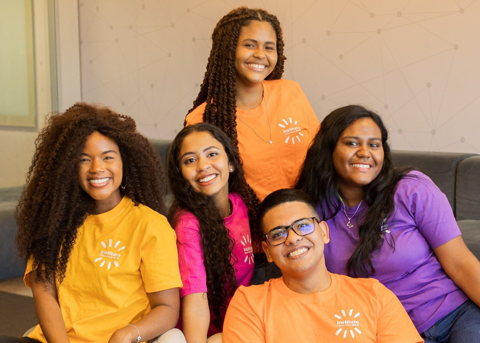 Imagem de jovens do Coletivo Jovem, programa do Instituto Coca-Cola Brasil