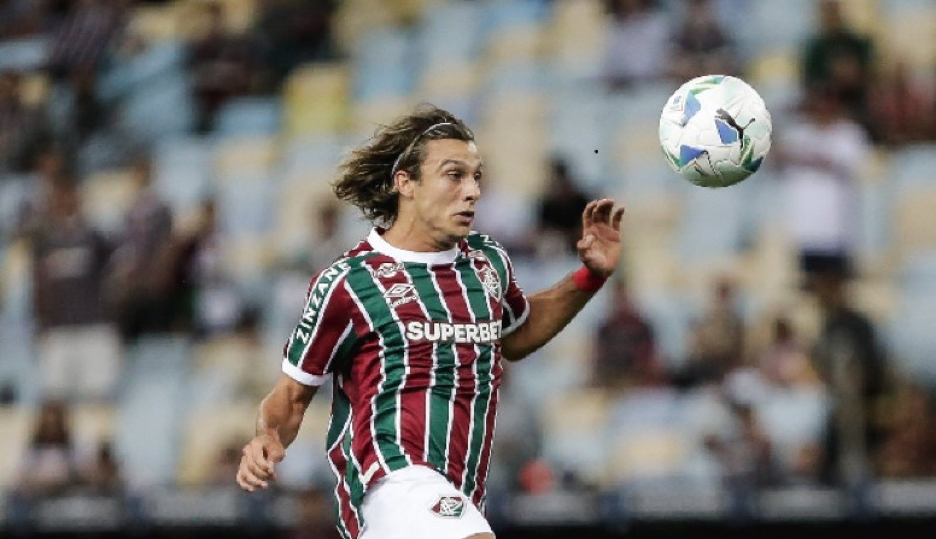 O atacante uruguaio Agustín Canobbio precisou deixar o campo aos oito minutos do primeiro tempo após uma forte colisão com o goleiro adversário Franco Torgnascioli. 