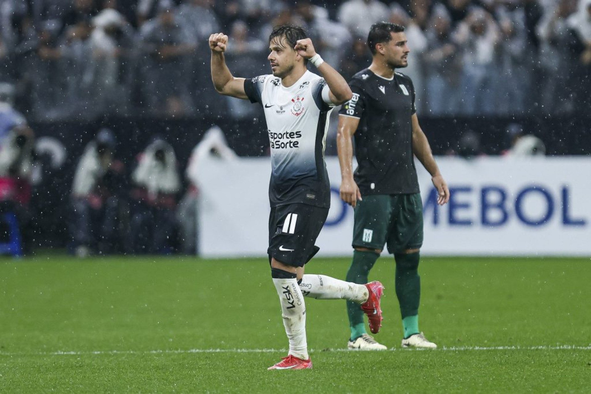 Dorival Júnior não terá seu principal jogador, Memphis Depay, para o jogo