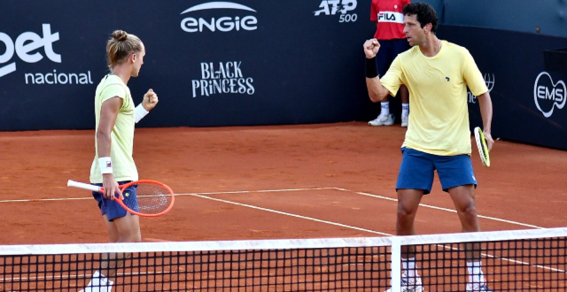 Brasileiros campeões do Rio Open encaram dupla indiana por vaga nas semifinais do forte challenger francês no piso de saibro