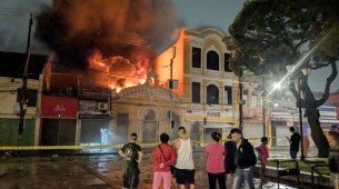 Bombeiros estão no local