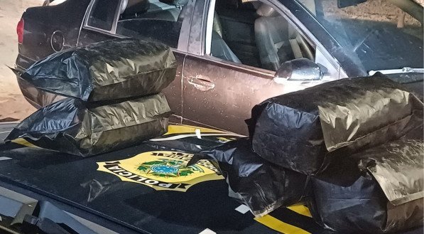 Os homens foram encaminhados junto com a droga e o carro à Delegacia de Polícia Civil de Belo Jardim