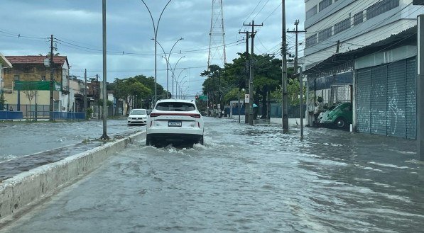 Rua Conego Barata, próximo a Ferreira Costa, na Tamarineira