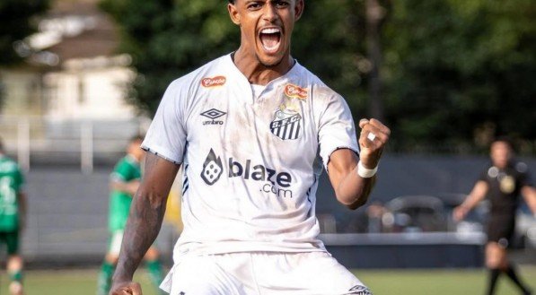 Jogador de 22 anos estava liberado para buscar outras oportunidades, mas terá renovação de contrato e será reintegrado ao elenco do Peixe.