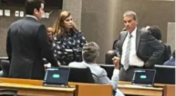 Guerra de narrativas é usada pela oposição para não pôr em votação projetos do Governo na Alepe