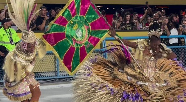 Mangueira anuncia o curandeiro Mestre Sacaca como enredo do seu próximo Carnaval