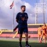 António Oliveira, técnico do Sport, pensativo em treino na Ilha do Retiro
