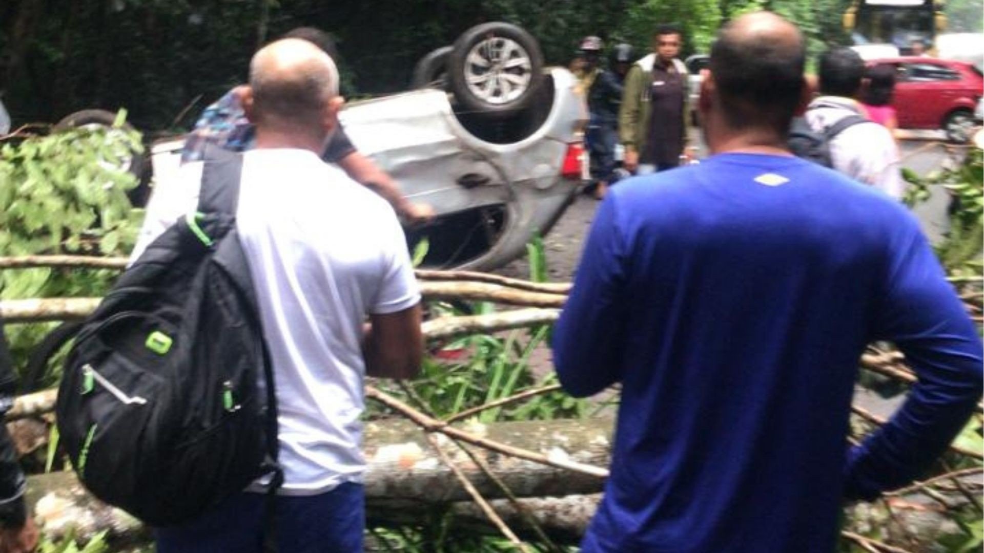 Segundo testemunhas, o homem teria tentado desvia de um motociclista que vinha na contra mão