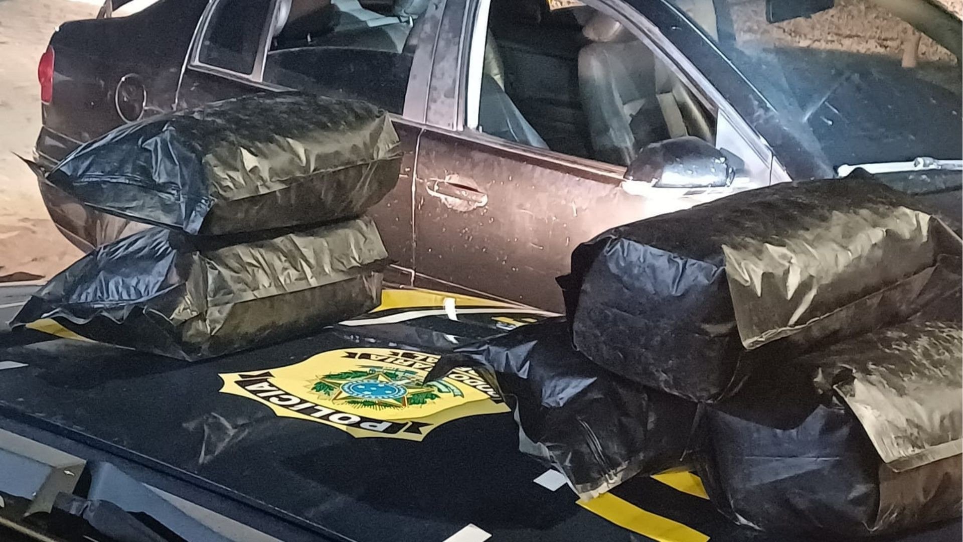 Os homens foram encaminhados junto com a droga e o carro à Delegacia de Polícia Civil de Belo Jardim