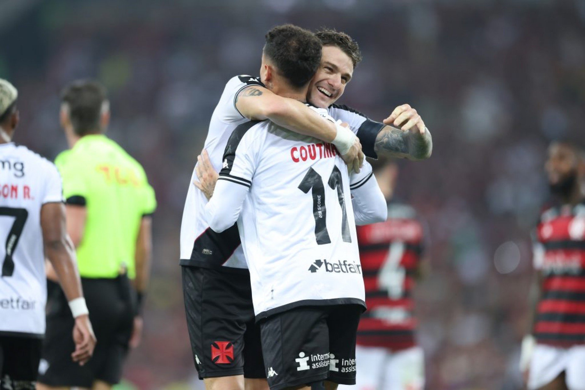 Fernando Diniz rasga o verbo e fala a verdade sobre Philippe Coutinho após chegada ao Vasco
