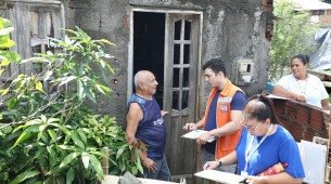 Moradores de dez comunidades de áreas de risco recebem visita de profissionais da Prefeitura para adotar ações e prevenir os riscos das chuvas