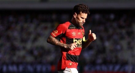 Imagem do meia Lucas Lima, do Sport, no jogo contra o Ceará