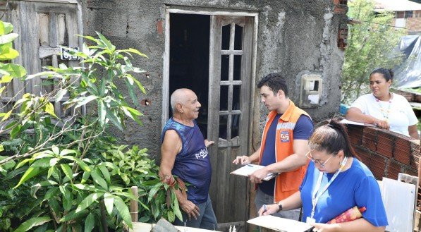 Moradores de dez comunidades de áreas de risco recebem visita de profissionais da Prefeitura para adotar ações e prevenir os riscos das chuvas