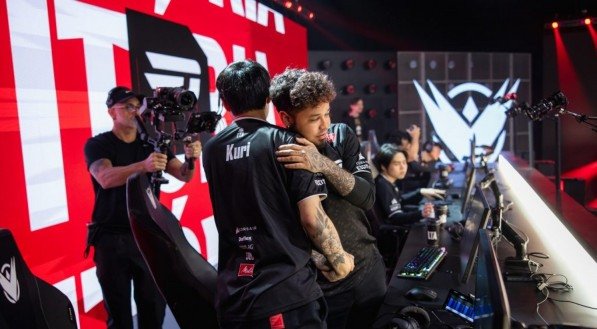 Na luta pelo seed 1, a paiN Gaming venceu a FURIA e garantiu a primeira posição. No outro jogo do dia, a Isurus Estral venceu e eliminou o Fluxo W7M