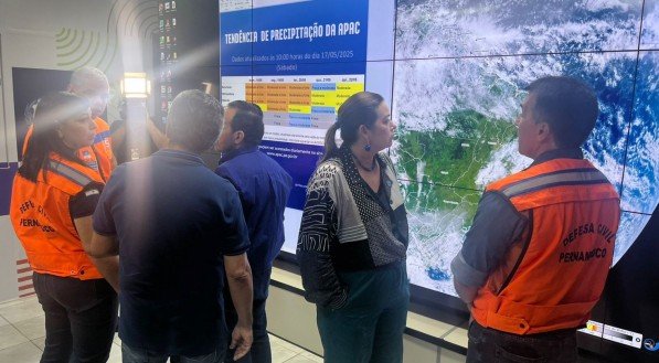Presidente da Apac, Suzana Montenegro, apresentou previsão do tempo para os próximos dias, durante coletiva de impensa