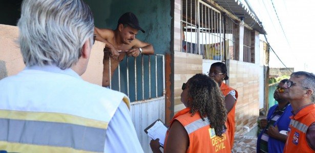 Moradores de dez comunidades de áreas de risco recebem visita de profissionais da Prefeitura para adotar ações e prevenir os riscos das chuvas