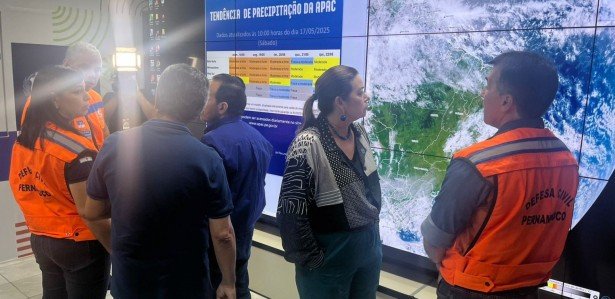 Presidente da Apac, Suzana Montenegro, apresentou previsão do tempo para os próximos dias, durante coletiva de impensa