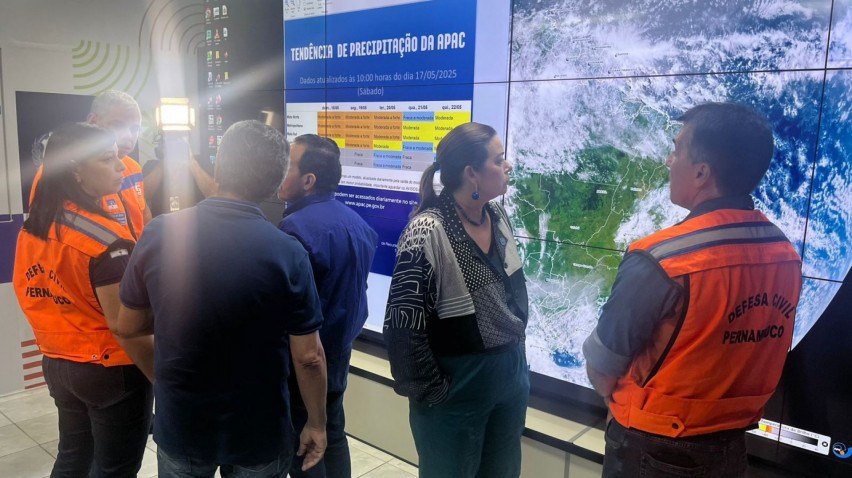 Presidente da Apac, Suzana Montenegro, apresentou previsão do tempo para os próximos dias, durante coletiva de impensa
