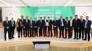 Imagem com participantes da Agenda Institucional do setor segurador, da Confederação Nacional das Seguradoras (CNSeg)
