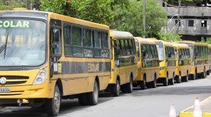 Prefeitura do Jaboatão disponibiliza ônibus para moradores em situações de risco