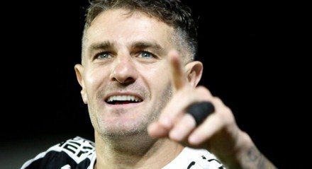 Destaque da partida, o atacante Vegetti marcou dois gols e foi sÃ³ elogios ao tÃ©cnico