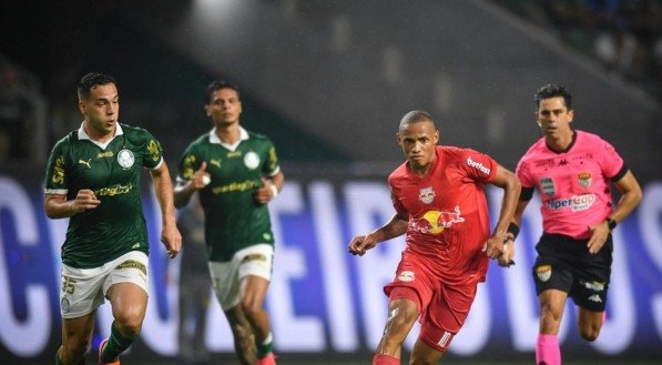 Duelo vale a liderança isolada do certame nacional.