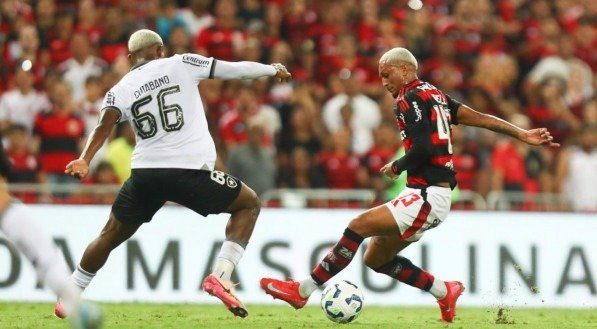 O Rubro-Negro foi melhor no primeiro tempo, enquanto o Alvinegro cresceu na etapa final, mas nenhum dos dois conseguiu transformar o domínio em gols