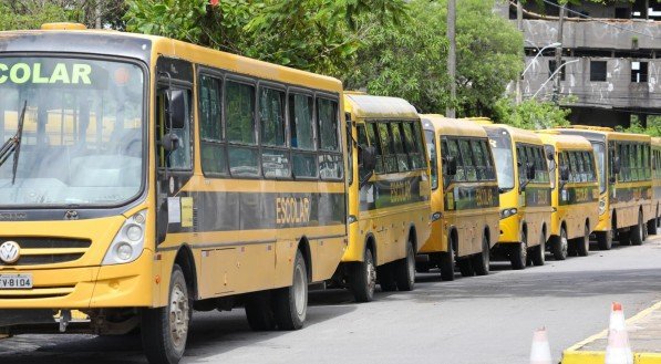 Chuvas: Prefeitura de Jaboatão  disponibiliza ônibus para moradores em situações de risco devido às chuvas