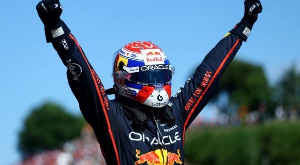 Imola 2025 foi palco de uma corrida imprevisível: estratégias divididas, problemas técnicos e grandes atuações definiram o resultado.
