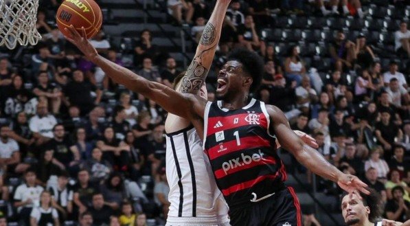Flamengo vence o Corinthians nos segundos finais; Pinheiros fica no empate com o Franca