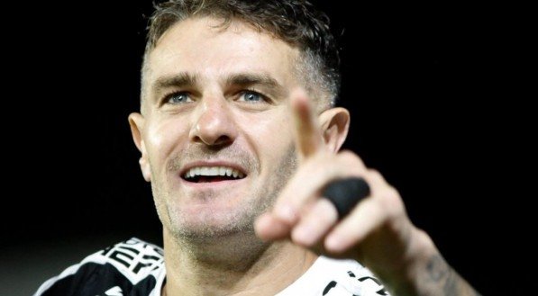 Destaque da partida, o atacante Vegetti marcou dois gols e foi só elogios ao técnico