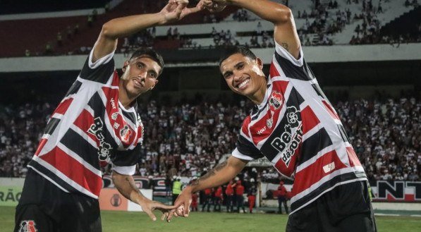 Geovany e Thiaguinho marcaram os gols do Santa Cruz contra o Central
