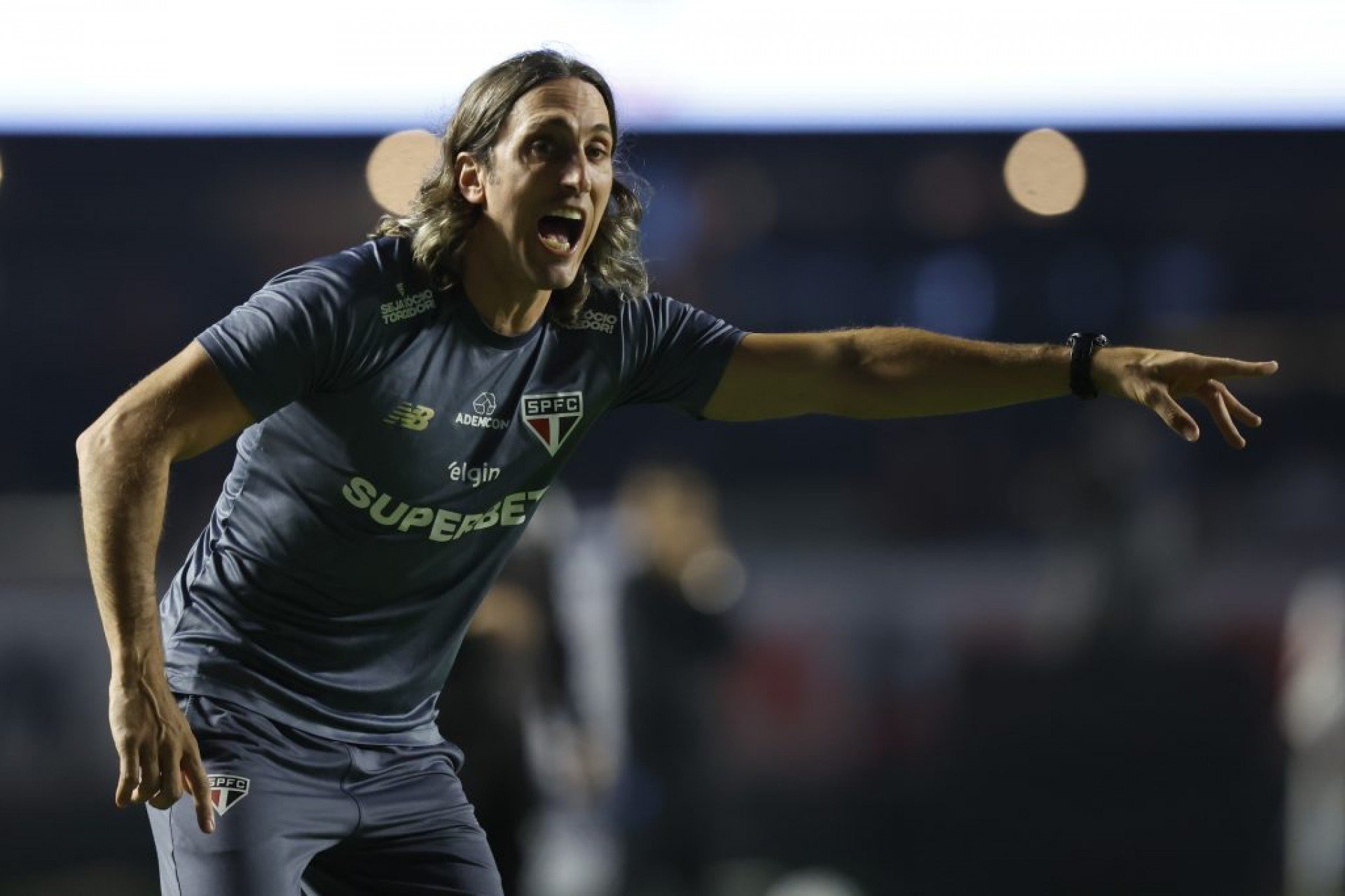 Zubeldía destaca virada do São Paulo e elogia superação da equipe