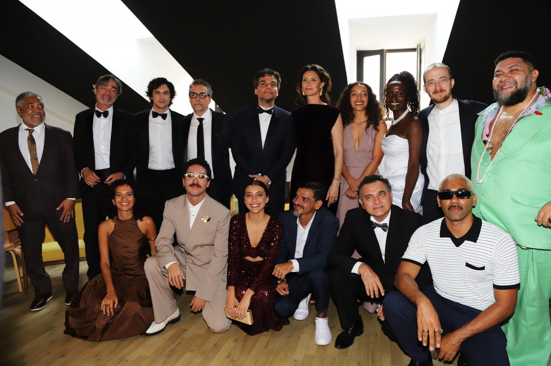 'O Agente Secreto' estreia em Cannes com frevo, 13 minutos de aplausos e presença da 'perna cabeluda' no longa