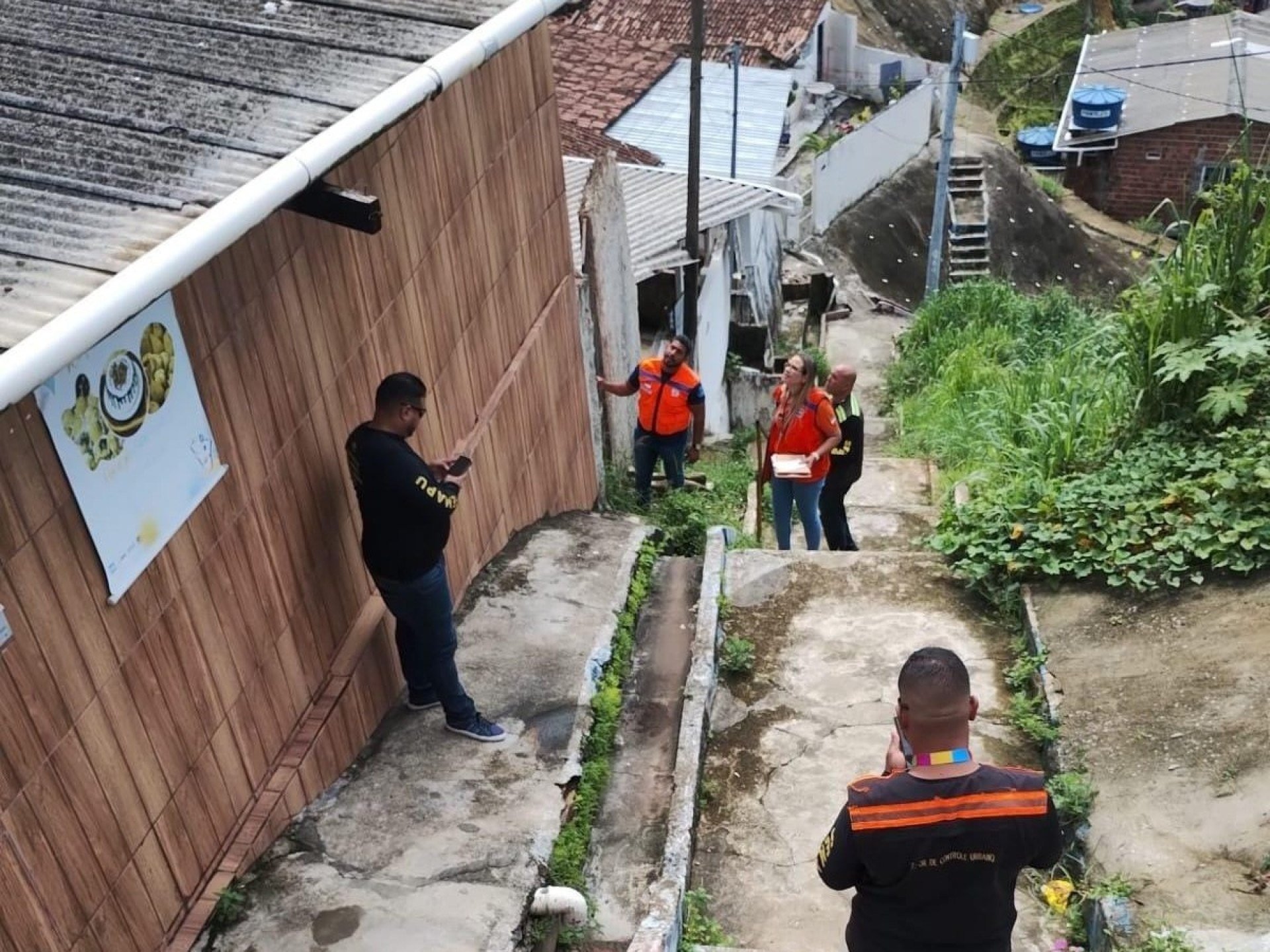 Chuvas: cerca de 60 imóveis em áreas de risco em Olinda são interditados