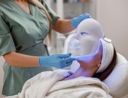 Máscara facial de LED: Para que serve, como funciona e quanto custa