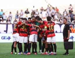 Jogadores do Sport reunidos em conversa antes de jogo na Série A