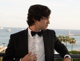 Brasileiros em Cannes: Gabriel Leone e Wagner Moura usam joias Cartier no tapete vermelho do festival