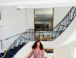  Alice Carvalho faz estreia no tapete vermelho de Cannes com O Agente Secreto