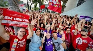 Professores do Recife estão em assembleia permanente para negociar com a PCR